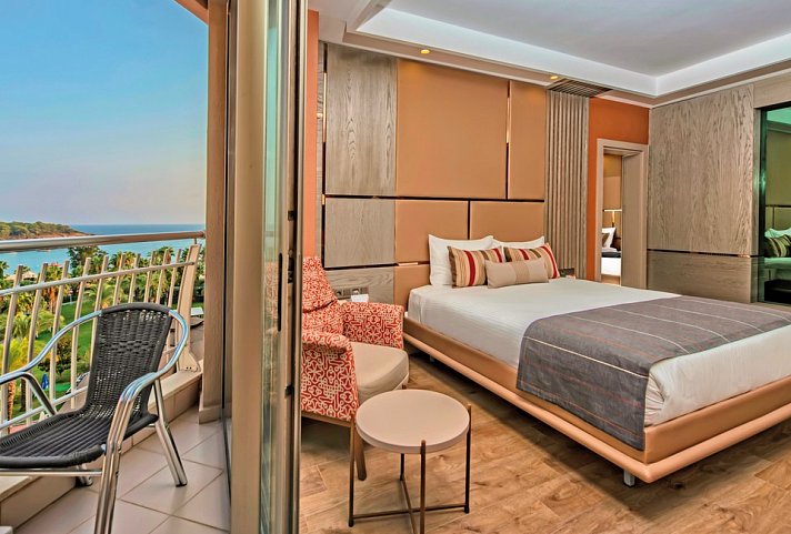 Arycanda Kirman Premium - Wohnbeispiel Doppelzimmer seitl. Meerblick (Zimmercodierungen DBN & DCN)