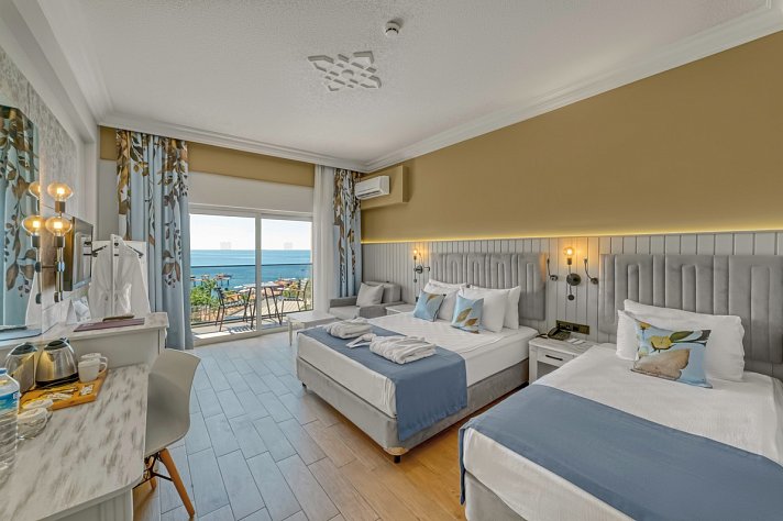 Seven Seas Palmeras Bay