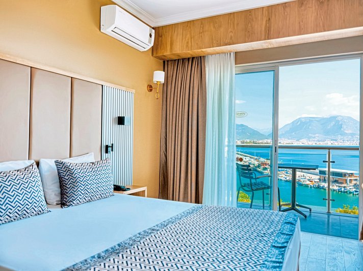 Numa Port Hotel