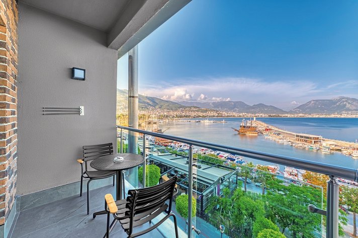 Numa Port Hotel