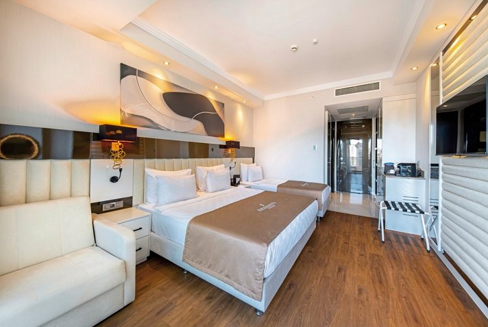 Serenity Queen Hotel