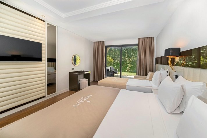 Serenity Queen Hotel