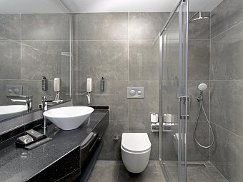Kaila Krizantem Hotel - Beispiel Bad (Zimmercodierungen DB1, DC1, FB1 & FB2)