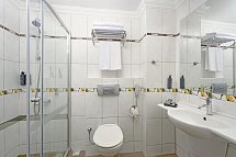 Kaila Krizantem Hotel - Beispiel Bad (Zimmercodierungen DB1, DC1, FB1 & FB2)