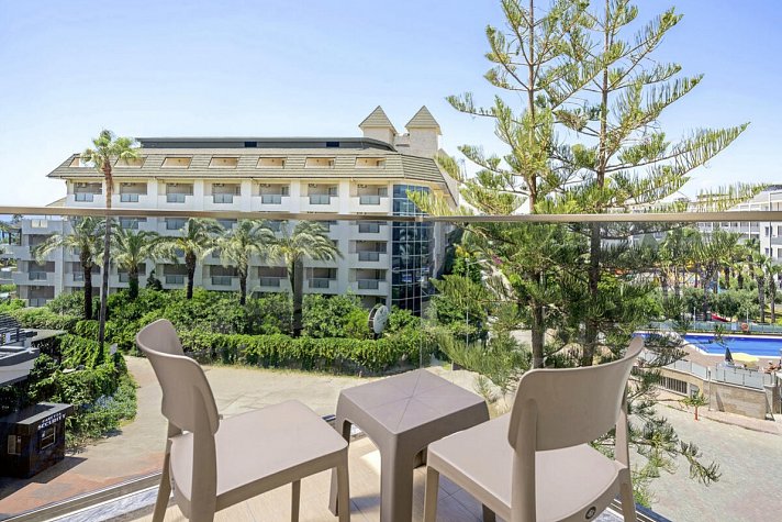 Caretta Beach Hotel