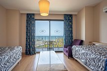Quattro Family Club DEM Hotel - Wohnbeispiel Familienzimmer Hauptgebäude Meerblick (Zimmercodierung FBM)