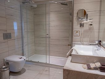 Mary Hotels Alanya - Beispiel Bad (Zimmercodierungen DBL, DCL, DBN, DCN & DBM)
