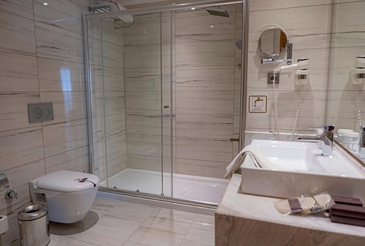 Mary Hotels Alanya - Beispiel Bad (Zimmercodierungen DBL, DCL, DBN, DCN & DBM)