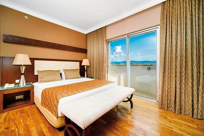 Mukarnas Resort & Spa - Wohnbeispiel Familienzimmer Landblick (Zimmercodierung FBL)