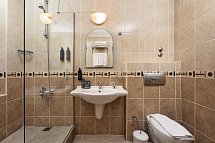 Kaila City Hotel - Beispiel Bad Doppelzimmer (Zimmercodierungen DB1, DB2, DB3, DC1, FB1 & FB2)