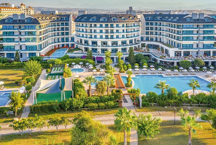 Commodore Elite Suites & Spa