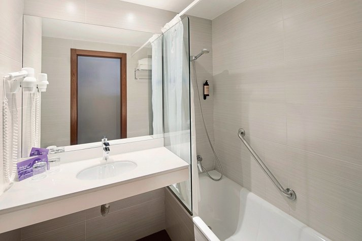 Arco Barcelona Hotel - Beispiel Bad Doppelzimmer Standard (Zimmercodierung DG1)