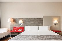 Ilunion Barcelona - Wohnbeispiel Dreibettzimmer Standard (Zimmercodierung TG1)