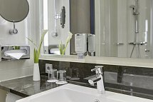 IntercityHotel Berlin Hauptbahnhof - Wohnbeispiel Badezimmer (Zimmercodierungen DG1 & DC1)