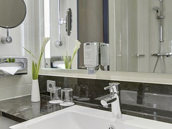 IntercityHotel Berlin Hauptbahnhof - Wohnbeispiel Badezimmer (Zimmercodierungen DG1 & DC1)
