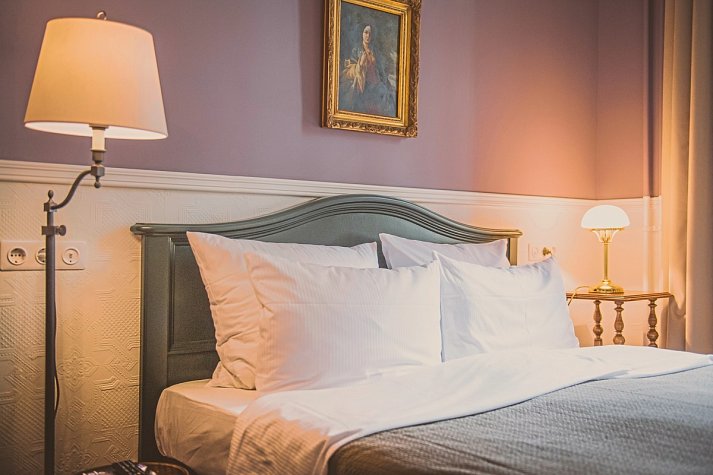 HENRI Hotel Berlin - Wohnbeispiel Doppelzimmer Kabinett (Zimmercodierungen DB1, DB2, EB4 & EB5)