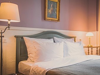 HENRI Hotel Berlin - Wohnbeispiel Doppelzimmer Kabinett (Zimmercodierungen DB1, DB2, EB4 & EB5)