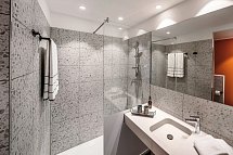 LOGINN Hotel Berlin Airport - Beispiel Bad (Zimmercodierungen DS1 & DS2)