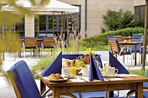 Victor's Residenz-Hotel Berlin - Restaurant Außenbereich