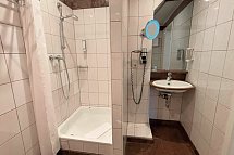 Wyndham Garden Berlin Mitte - Beispiel Bad Einzelzimmer Standard (Zimmercodierung EB1)