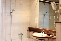 Wyndham Garden Berlin Mitte - Beispiel Bad Doppelzimmer Standard (Zimmercodierung DB1)
