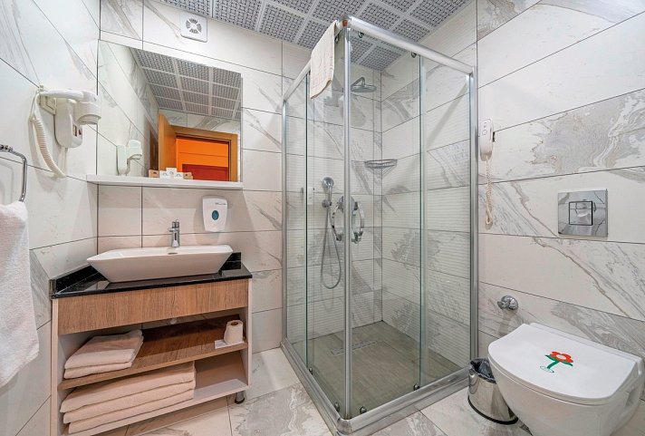 Anadolu Hotels Didim Club - Beispiel Bad Doppelzimmer Club Standard (Zimmercodierungen DL1 & DC2)