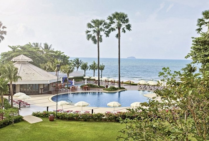 Novotel Rayong Rim Pae Resort Hotel
