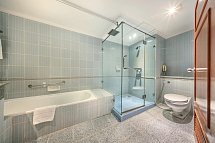 Royal Benja Hotel - Badbeispiel Grand Deluxe (Zimmercodierung UD3)