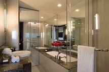 Anantara Riverside Bangkok Resort - Badbeispiel Deluxe (Zimmercodierung UD1)