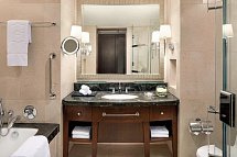 Shangri-La Hotel Bangkok - Badbeispiel Deluxe River View (Zimmercodierung UD3)
