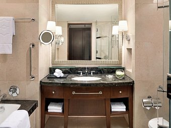 Shangri-La Hotel Bangkok - Badbeispiel Deluxe River View (Zimmercodierung UD3)