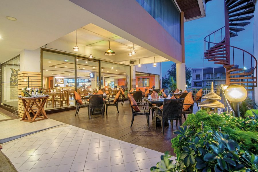 Golden Beach Cha Am Hotel