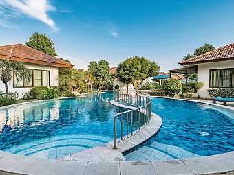 Pinnacle Grand Jomtien Resort & Beach Club