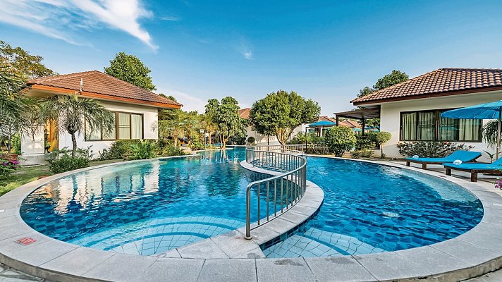 Pinnacle Grand Jomtien Resort & Beach Club