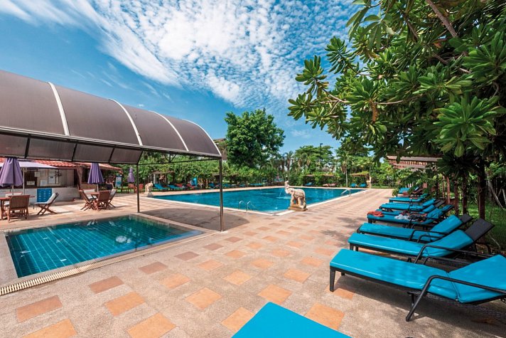 Pinnacle Grand Jomtien Resort & Beach Club