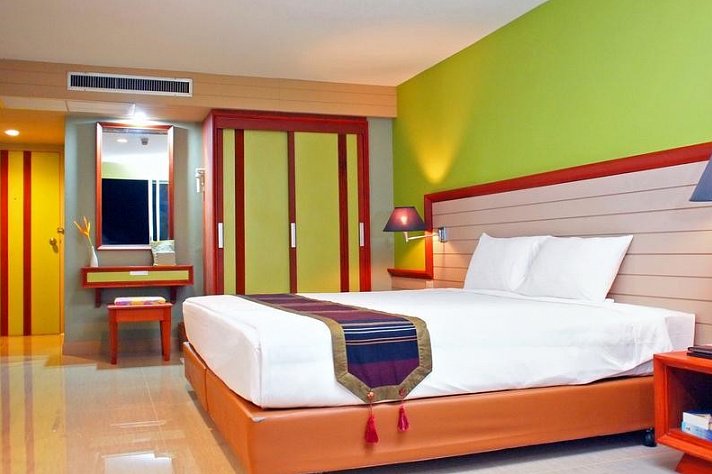 Long Beach Cha Am Resort