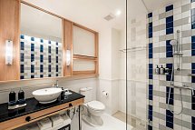The StandardX Bangkok Phra Arthit - Wohnbeispiel Badezimmer (Zimmercodierungen UB1, UB2, UG1 & UD1)