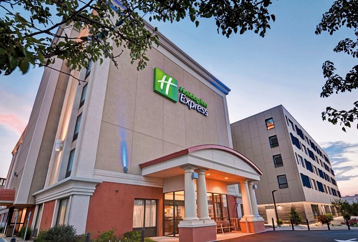 Holiday Inn Express & Suites Boston - Cambridge