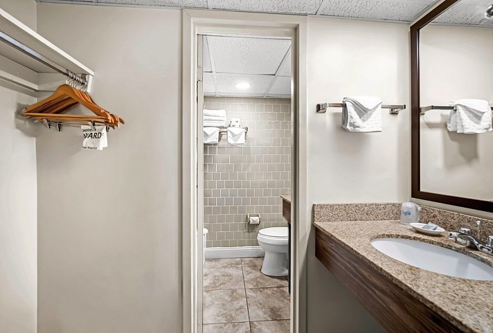 Best Western Merry Manor Inn - Wohnbeispiel, Standard 2 Queen Beds (Zimmercodierung UG1)