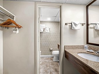 Best Western Merry Manor Inn - Wohnbeispiel, Standard 2 Queen Beds (Zimmercodierung UG1)