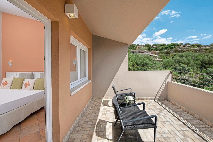 Chia Laguna - The Village - Wohnbeispiel Doppelzimmer Classic Cottage Balkon