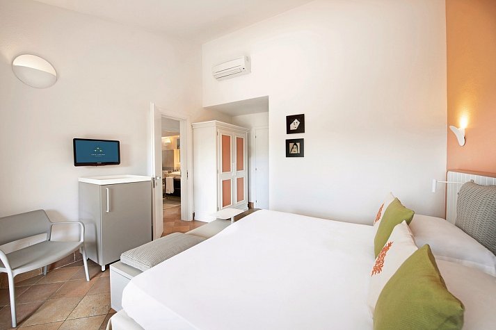 Chia Laguna - The Village - Wohnbeispiel Doppelzimmer Classic Cottage Balkon