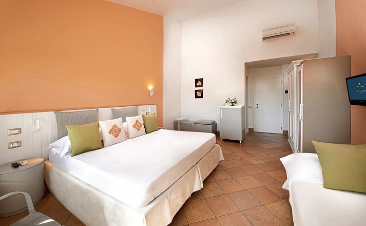 Chia Laguna - The Village - Wohnbeispiel Doppelzimmer Classic Cottage Balkon