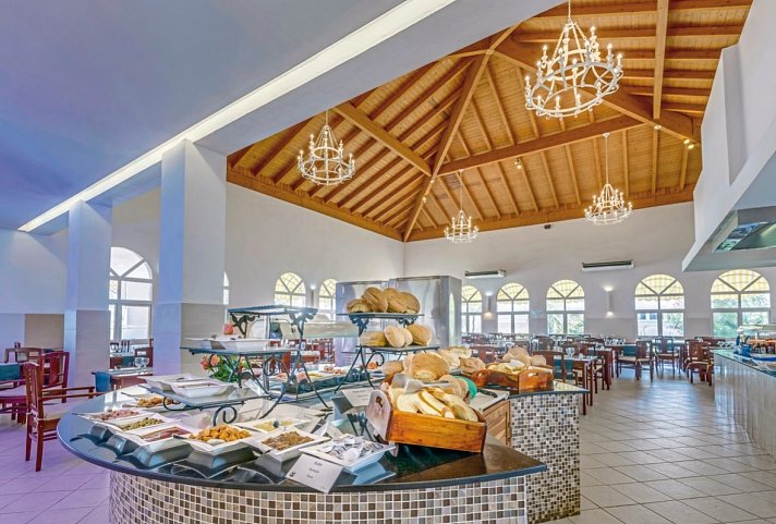 Memories Caribe Beach Resort