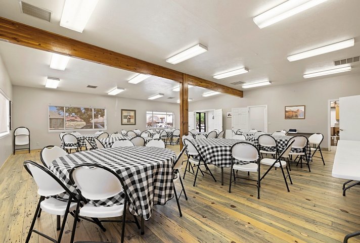 Broken Spur Inn & Steakhouse