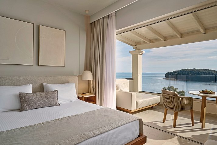 San Antonio Corfu Resort - Wohnbeispiel Junior Suite Fabulous Buchtblick (Zimmercodierung J1M)