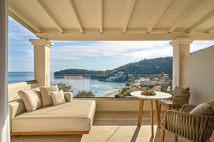 San Antonio Corfu Resort - Wohnbeispiel Junior Suite Fabulous Buchtblick (Zimmercodierung J1M)