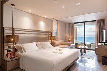 Angsana Corfu - Wohnbeispiel Grand Room - King Achilleion Hügelblick (Zimmercodierung DS1)