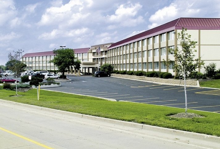 Best Western Plus Chicago Hillside