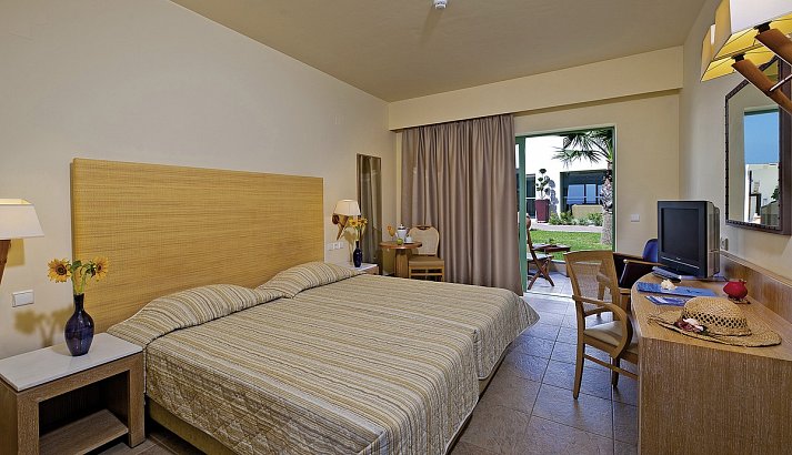 Giannoulis Grand Bay Beach Resort
